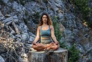 Practicing yoga poses helps strengthen the lower body. (Image via Unsplash/Mor Shani)